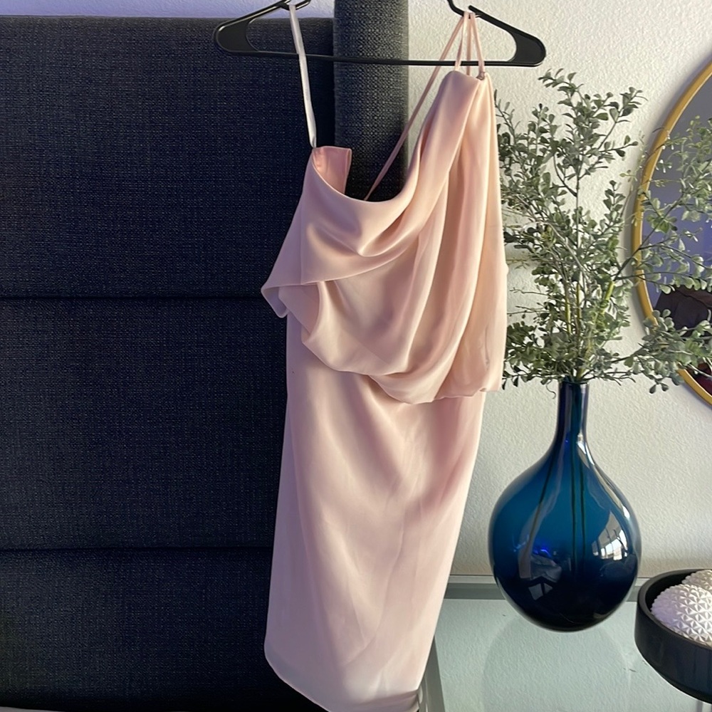 Gorgeous soft pink one shoulder dress.